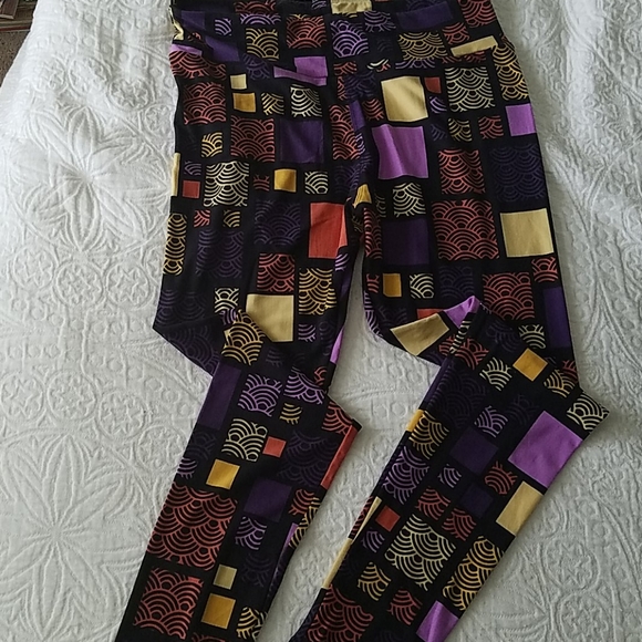 LuLaRoe Pants - LulaRoe multicolored leggings*